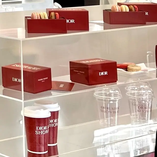 カフェコーナー商品ディスプレイ