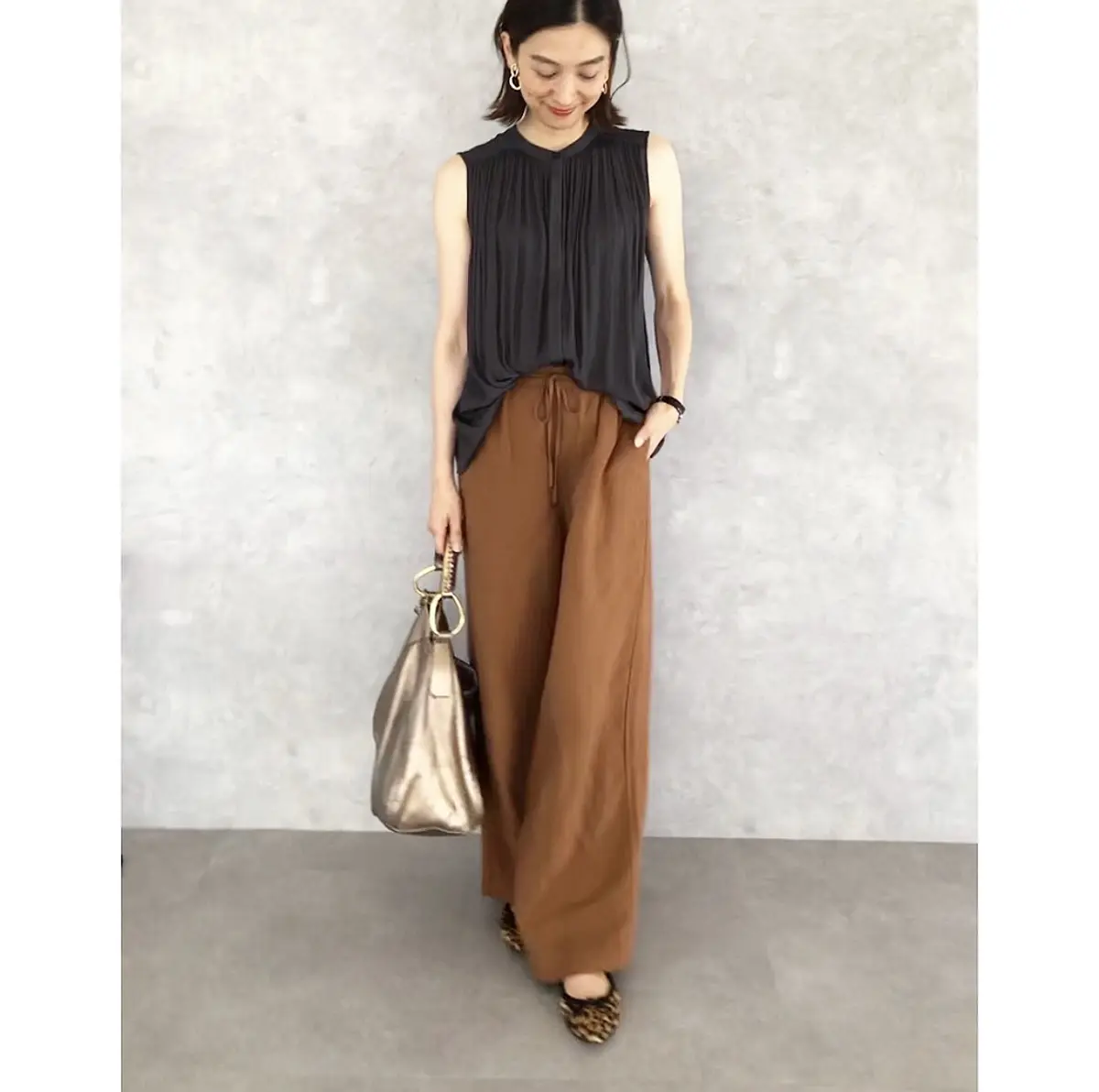 リネンの渋色パンツで、コーデあれこれ。の画像_6