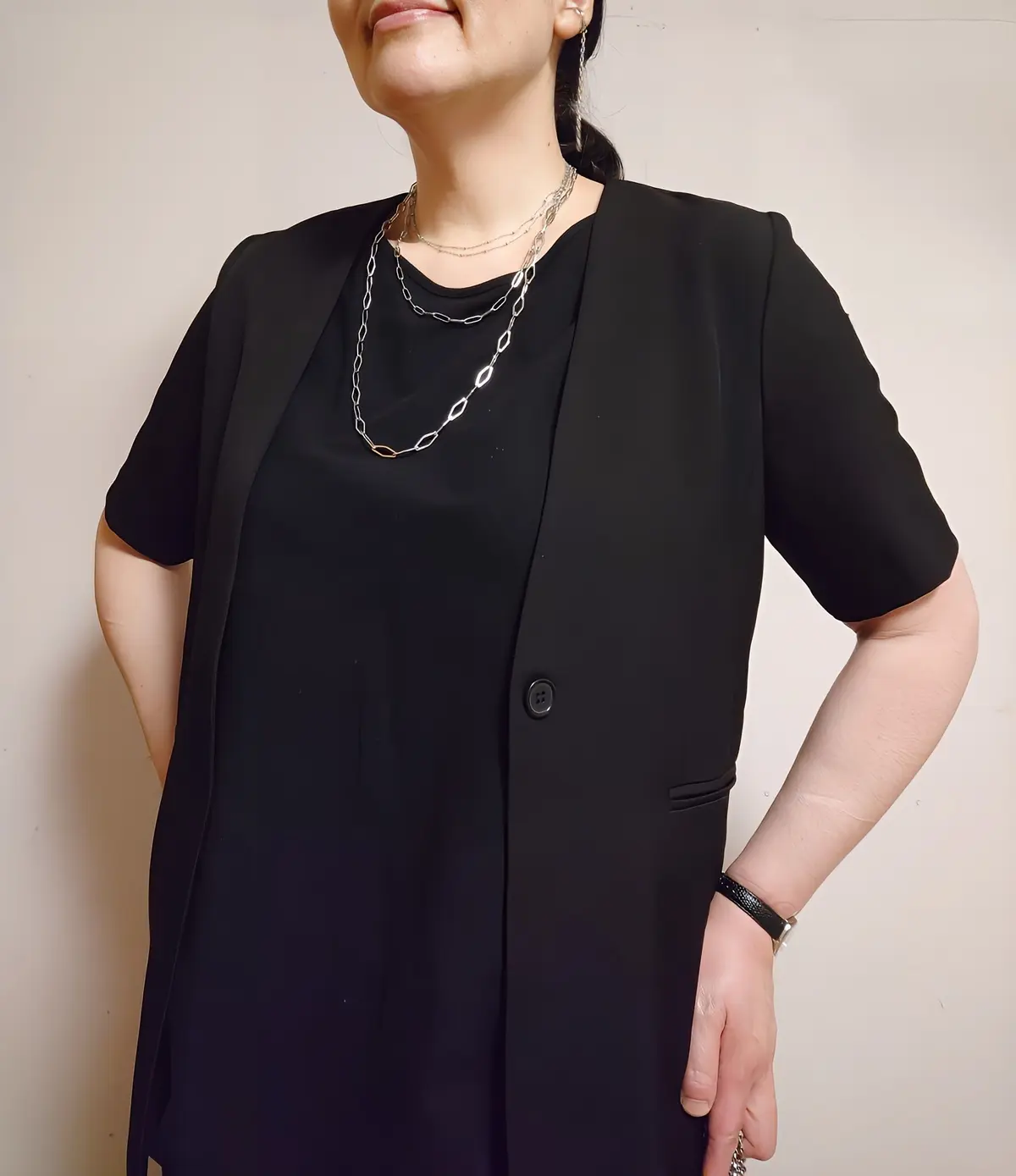 ブラックコーデ上半身