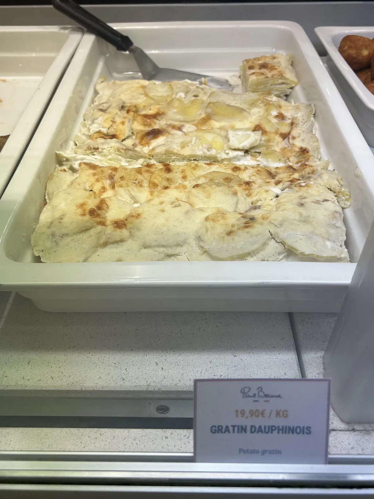 フランス　　リヨン　Les Halles de Lyon Paul Bocuse「ポール・ボキューズ市場