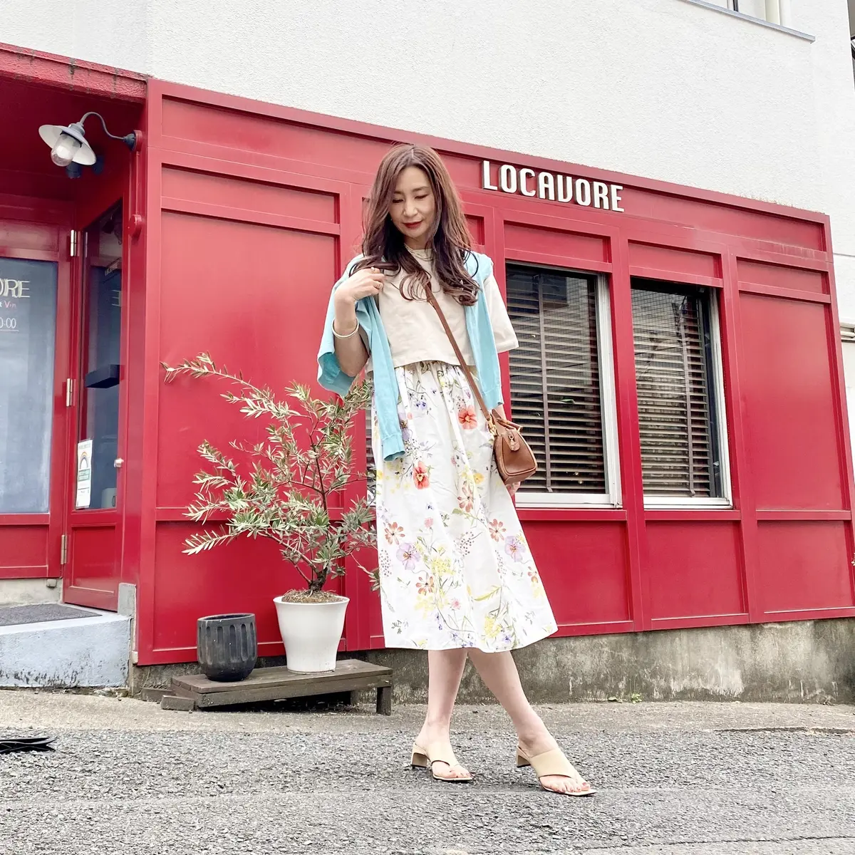 ベージュTにベアトップワンピース