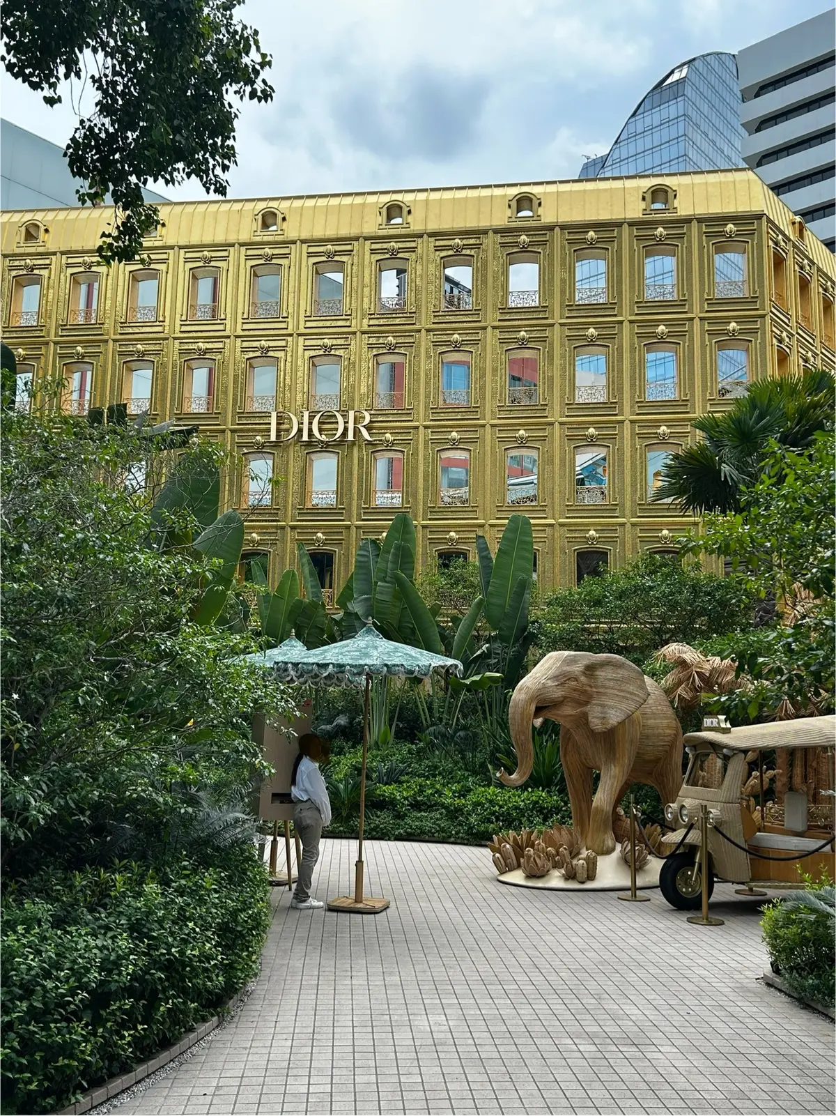 Dior Gold House Bangkok   ディオール・ゴールド・ハウス　バンコク