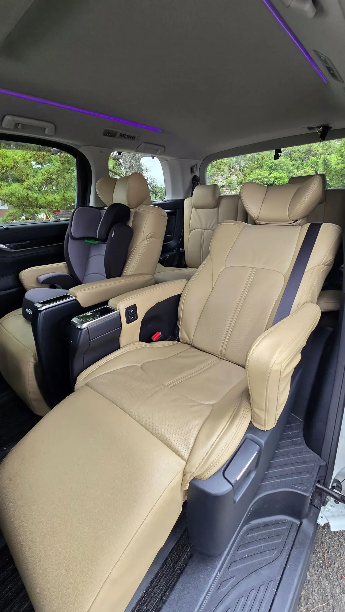 エクラ 華組大岩三智子さんの愛車アルファードの内観