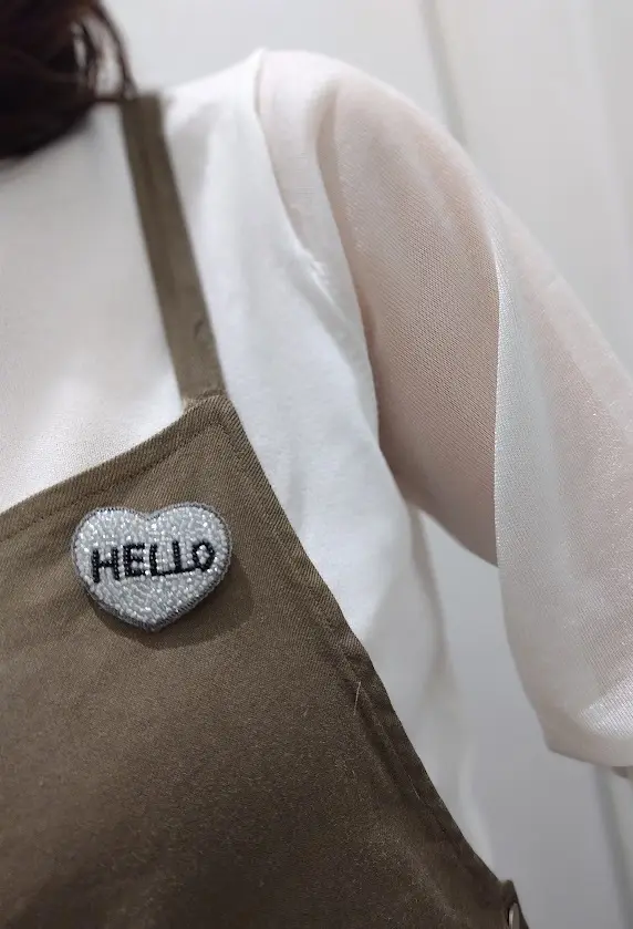 ハートモチーフ　ビーズ刺繡ブローチ