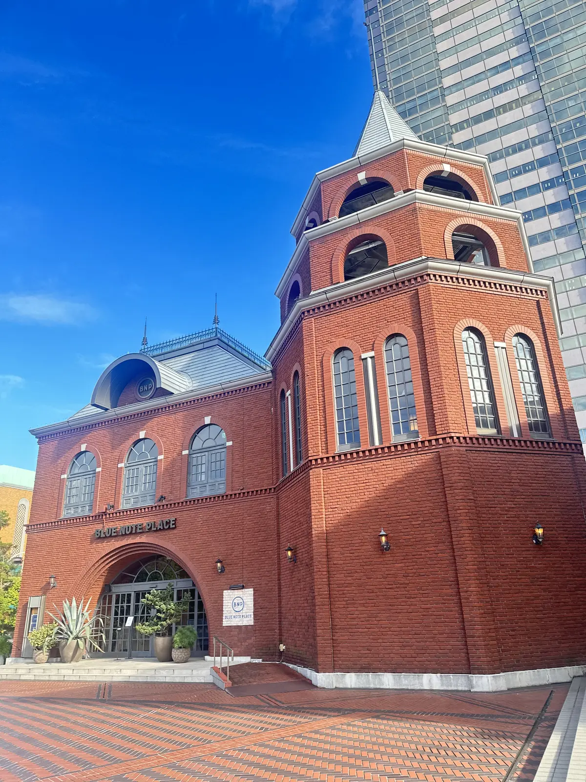 Black×BeigeコーデでBLUE の画像_6