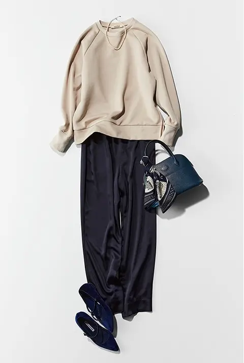 【STYLE02】リラクシーなスタイルは、定番カラーのベージュ×ネイビーでノーブルにまとめて