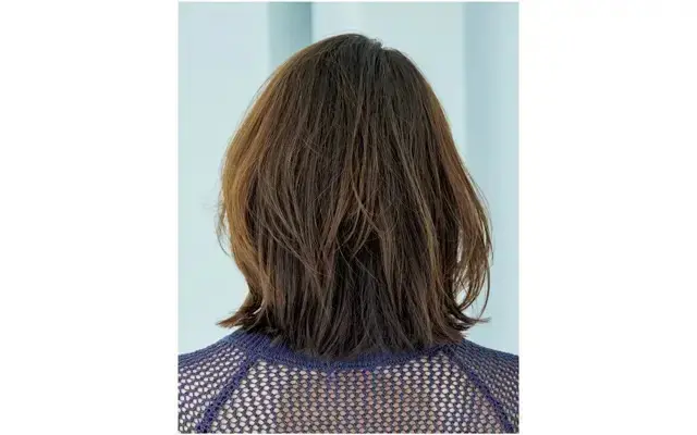 抜群のおしゃれ感！若返るミディアムヘア