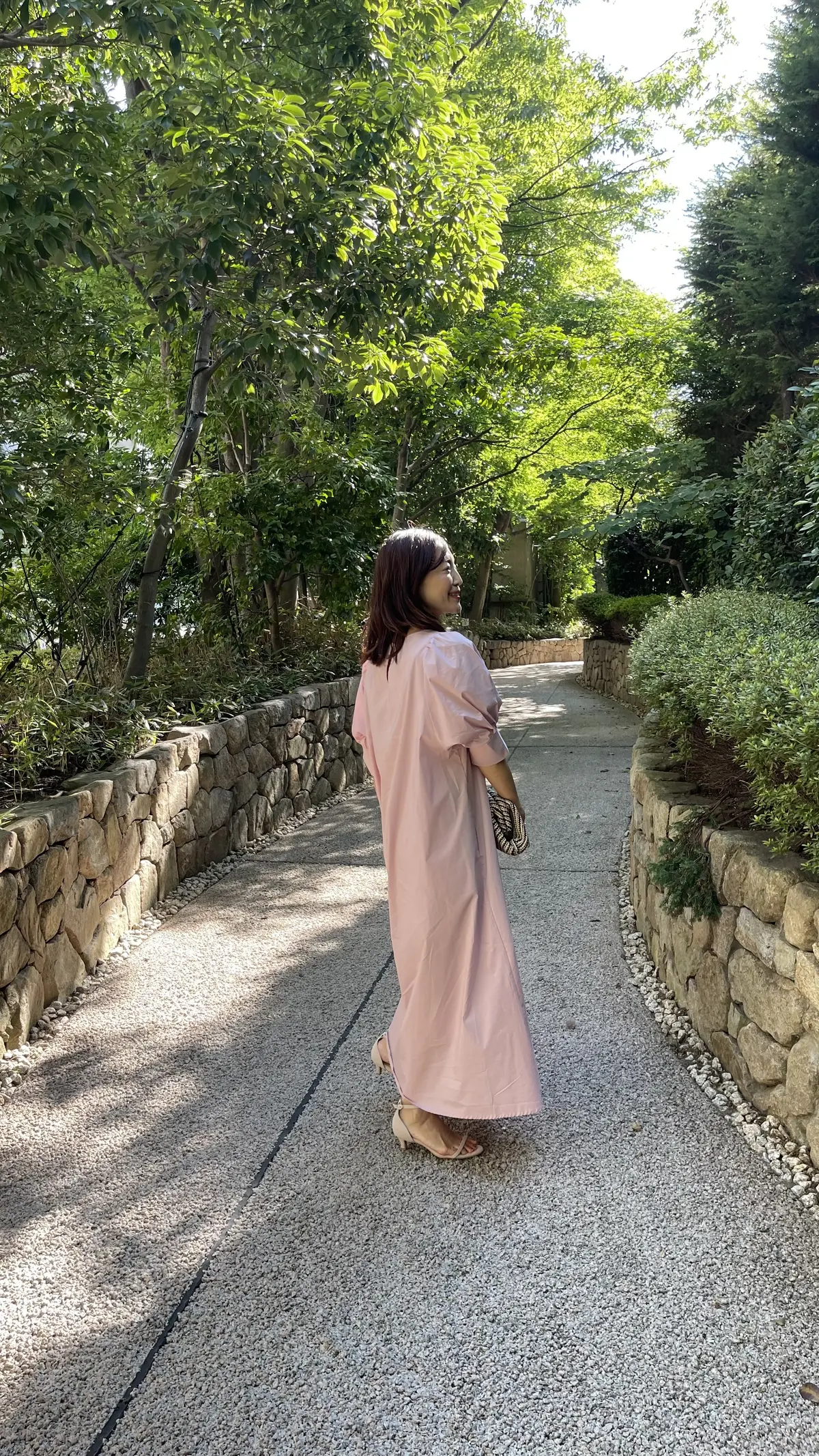 真夏のホテルランチには優しいピンクワンピの画像_11