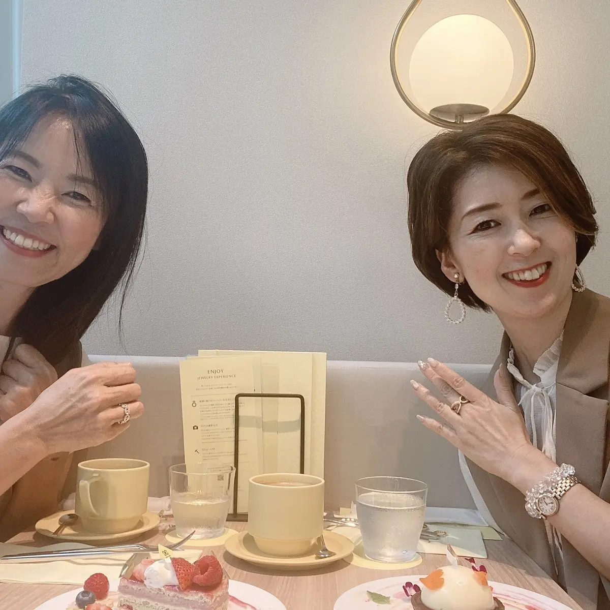 デザートとともにジュエリーを楽しめるカフの画像_5