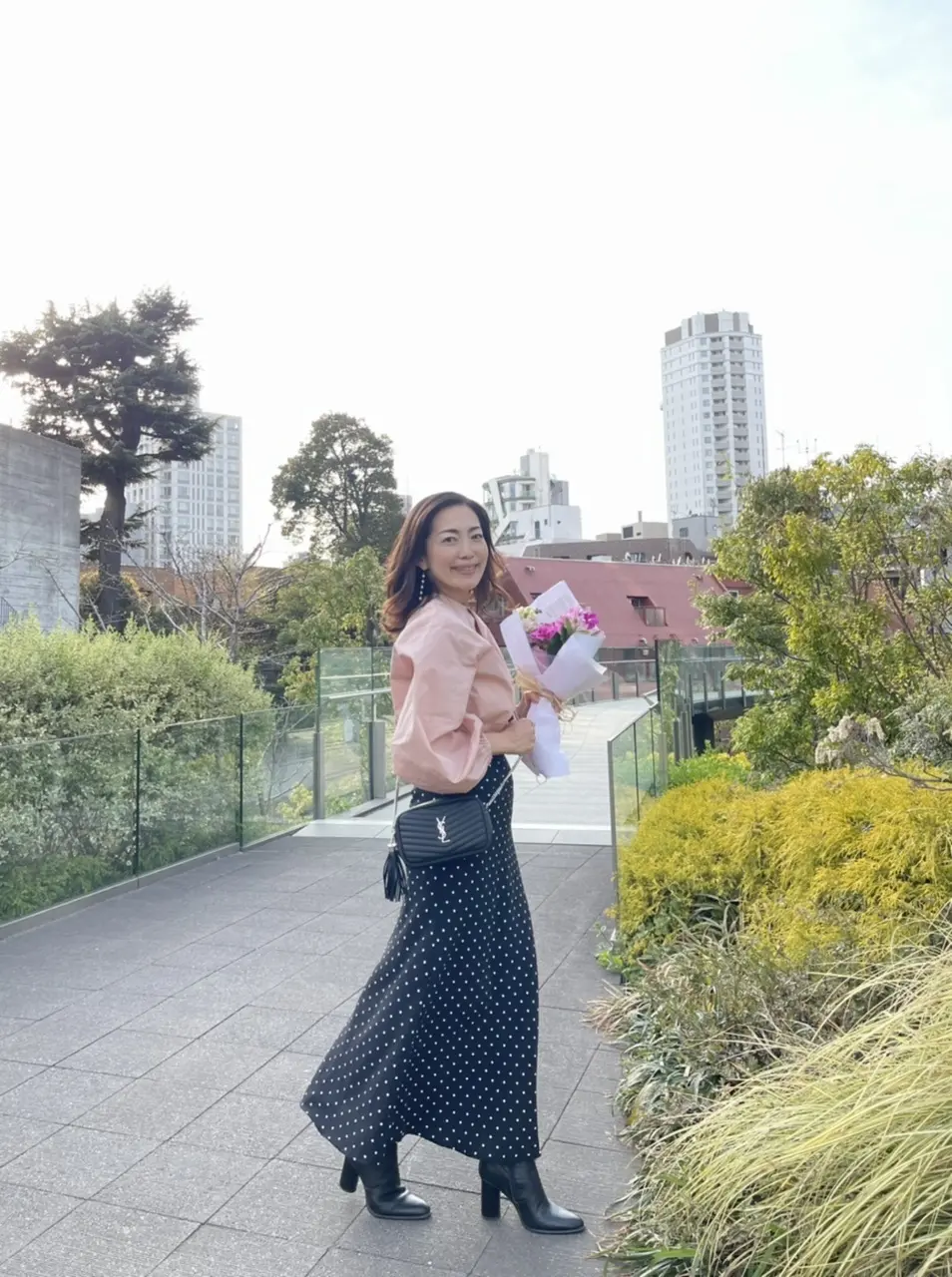 きれい色ブラウスを着て東京ミッドタウンでの画像_4