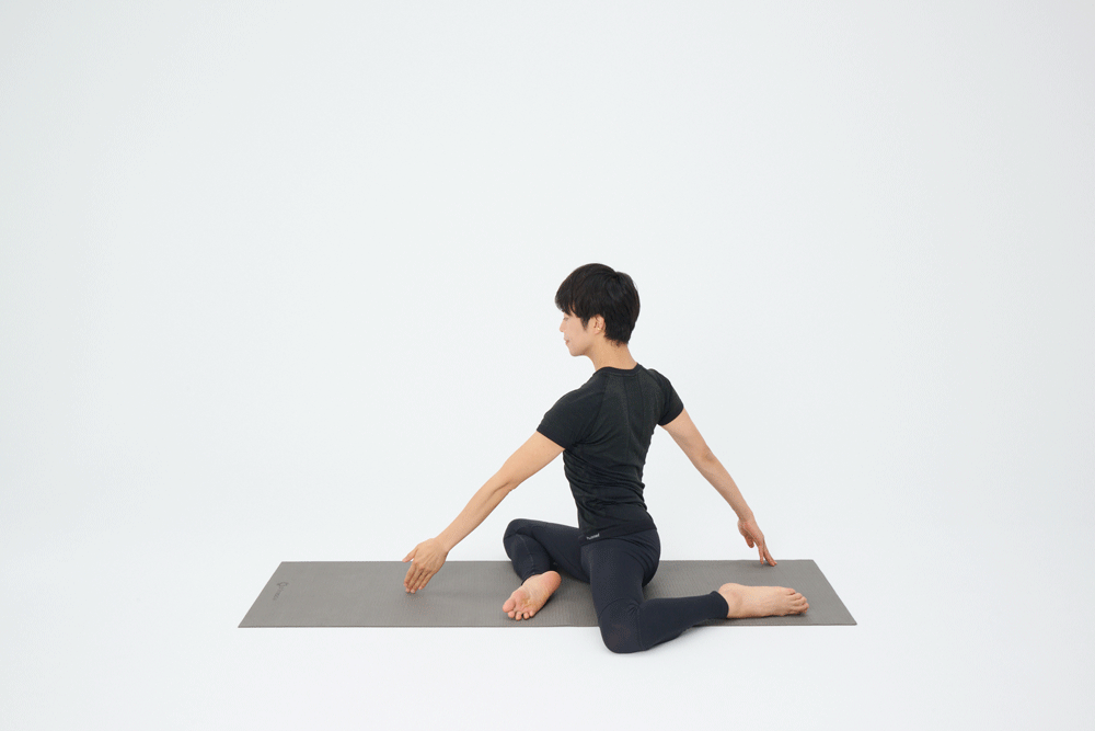 OurAge×Webエクラ　背骨ひねり上体倒し_gif