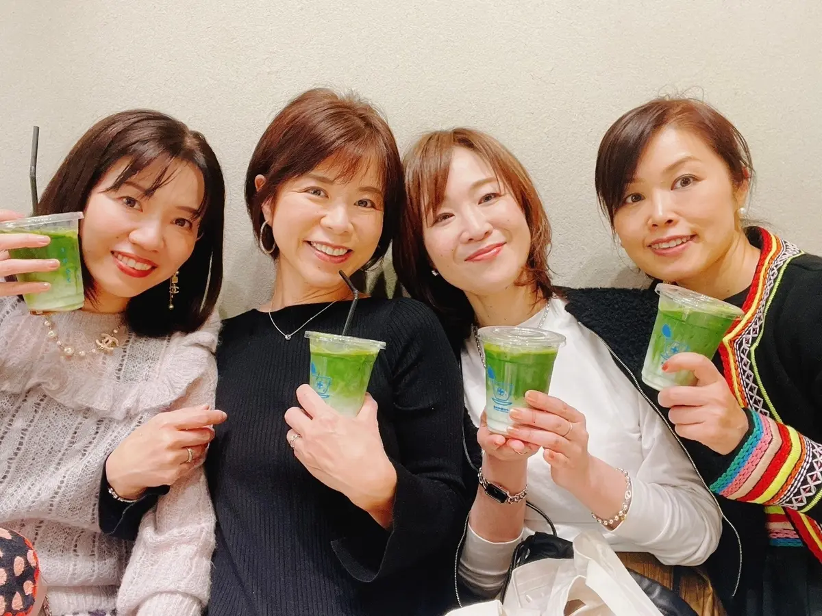 中村藤吉麻布台で抹茶ラテを飲みながら。ハイ、チーズ！