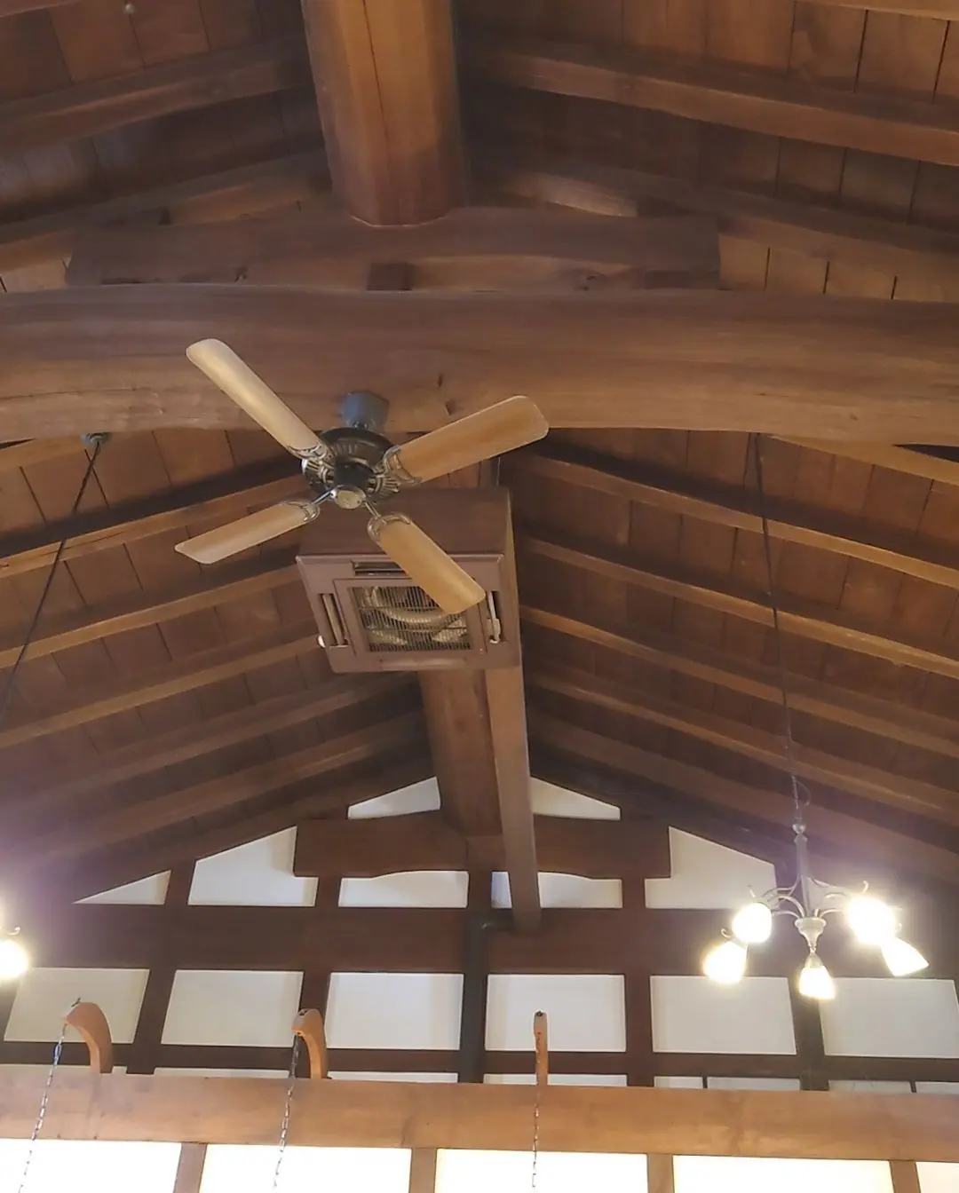 西宮家レストランの天井