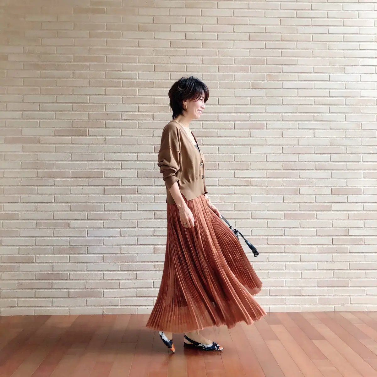 軽やかな暖ブラウンコーデの画像_1