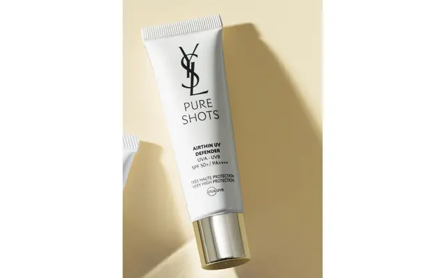 イヴ・サンローラン・ ボーテ ピュアショット  エアリーライト UV50