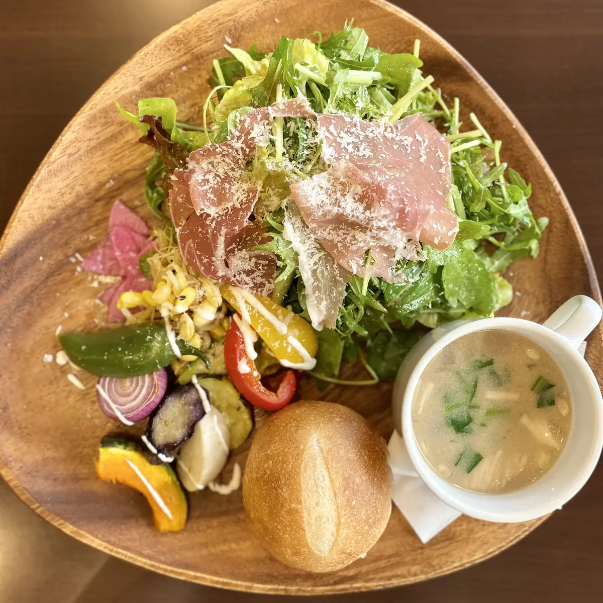 オーガニック野菜を使ったサラダプレート