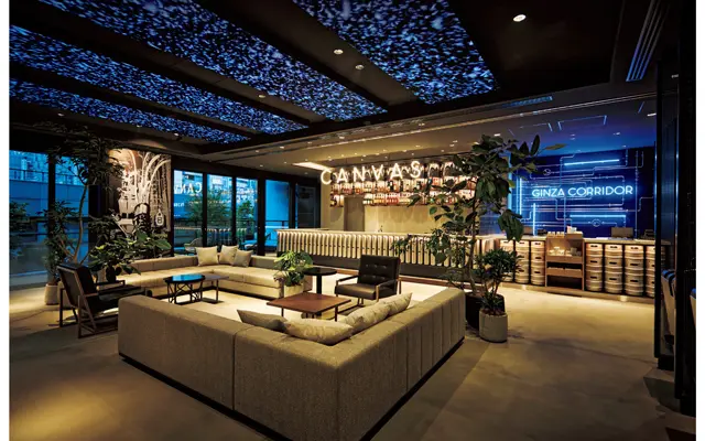 2階のキャンバスラウンジでは、光のエンターテインメントも