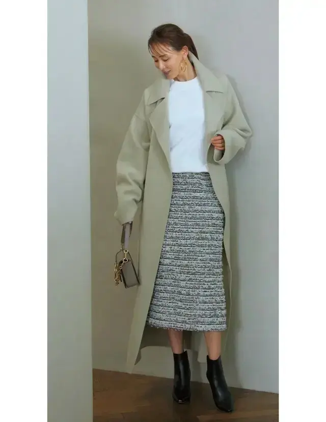 抜群の女らしさ！体型を拾わない「50代のタイトスカート」