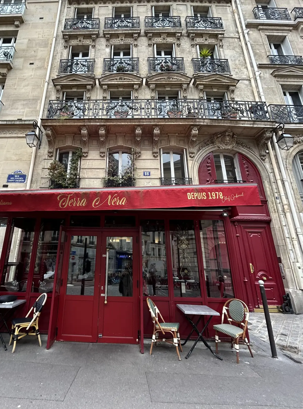 エミリーパリへ行く　　ロケ地巡り　　ガブリエルレストラン