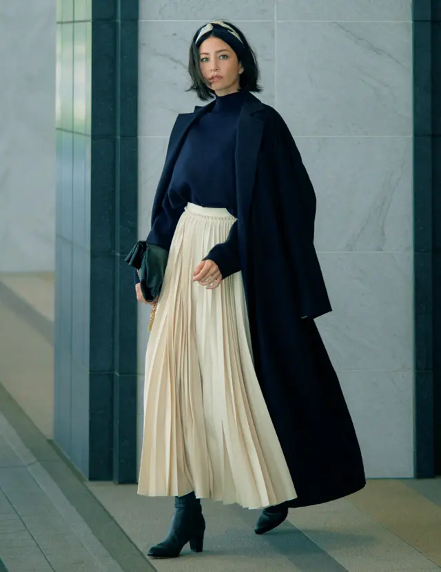 着こなしも気持ちもパッと華やぐ美しく広がるアコーディオンプリーツ