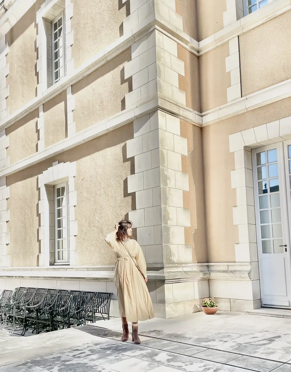 春のベージュワンピースの画像_1