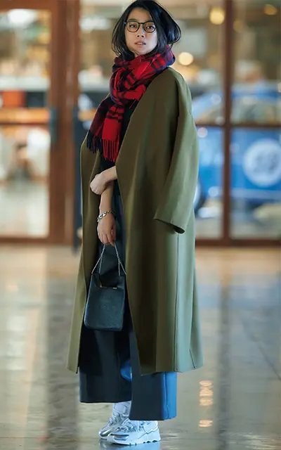 白のダッドスニーカーコーデのゆうき