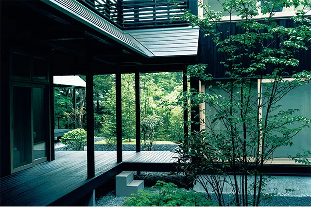 縁側や回廊が客室をつなぐ