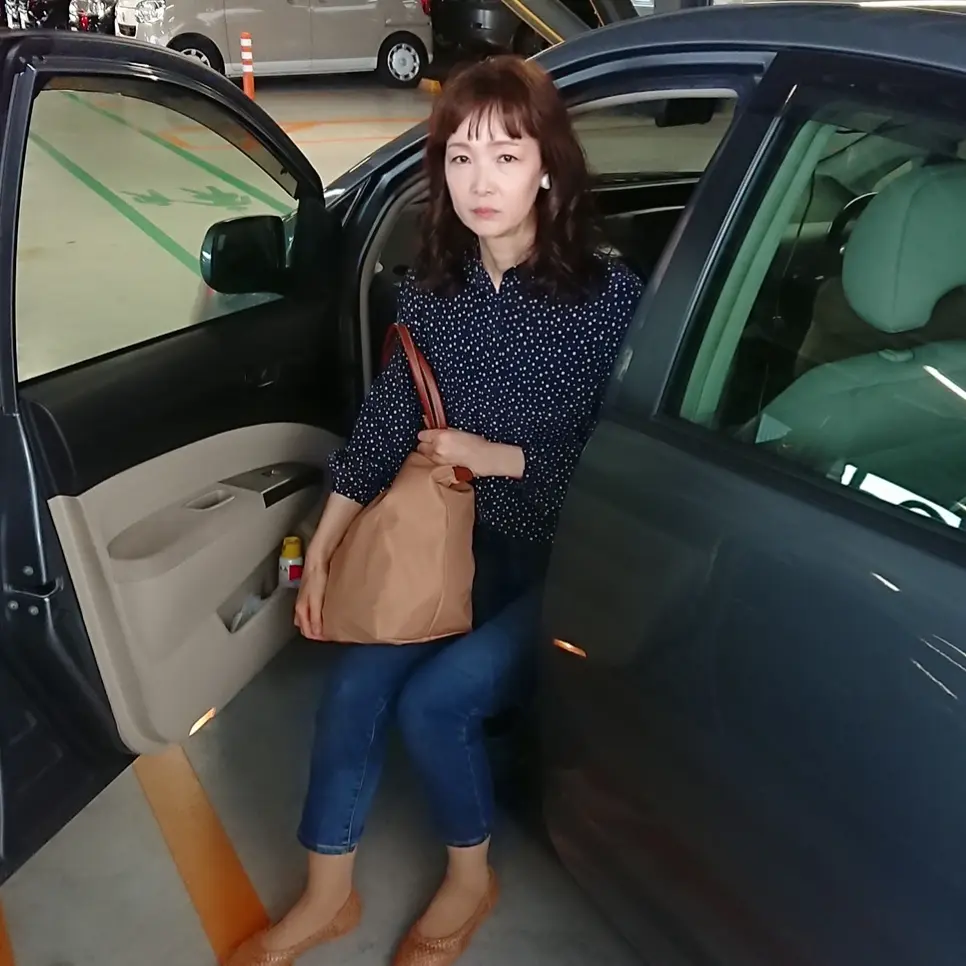 ドットブラウス  デニムパンツ