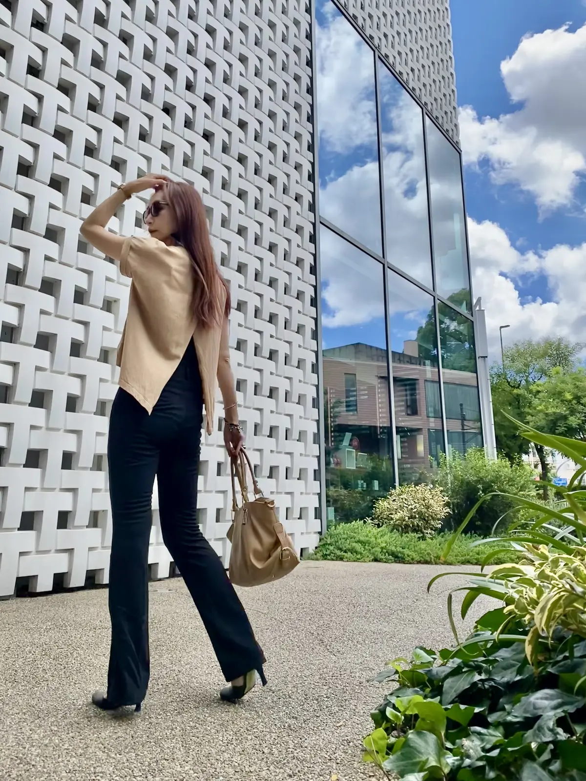 後ろがカシュクール状に開いてるトップス