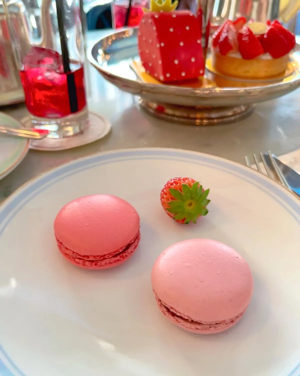 マカロンはストロベリーとフランボワーズ