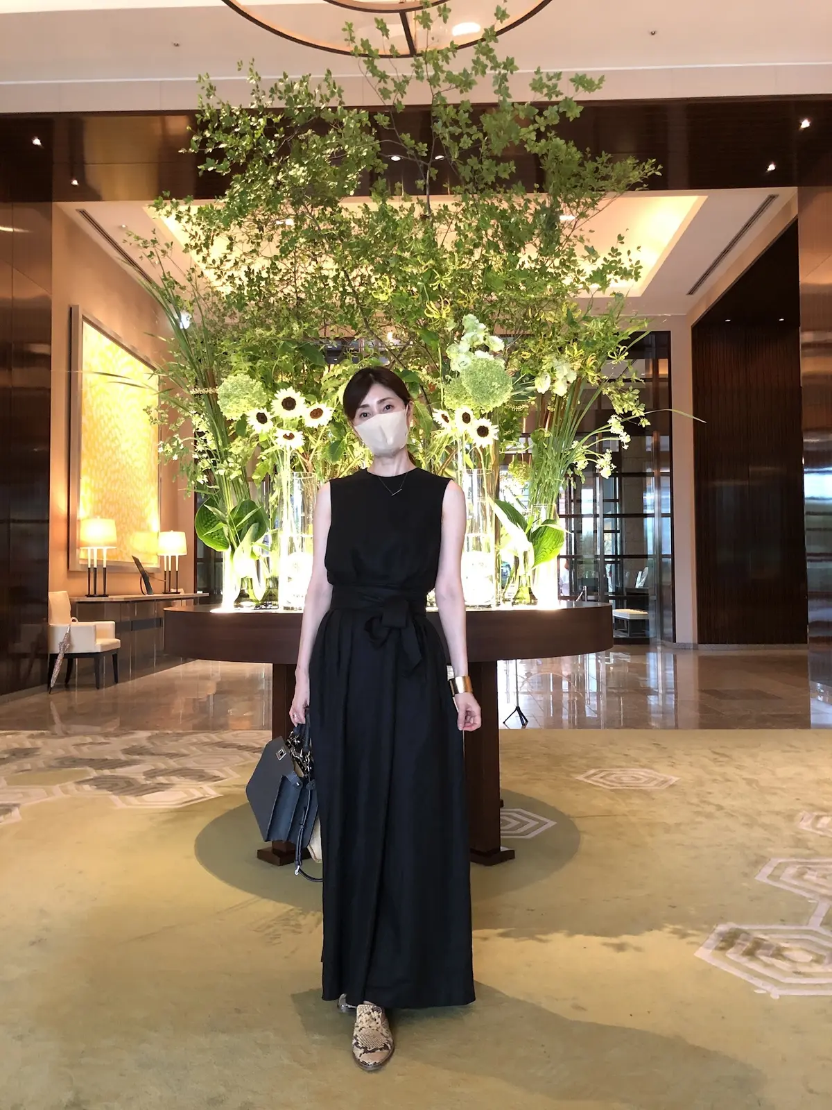 ホテルランチには、リネンのマキシワンピーの画像_10