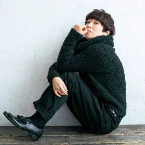 intoca. ネックウォーマーつきセーター