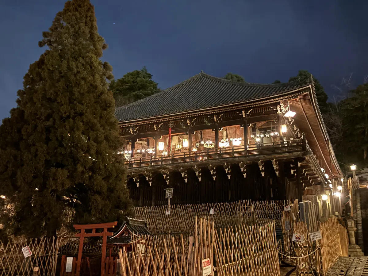 奈良に春を告げる「お水取り」——東大寺二の画像_1