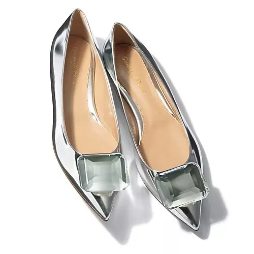 富岡佳子さんがまとう「Gianvito の画像_3