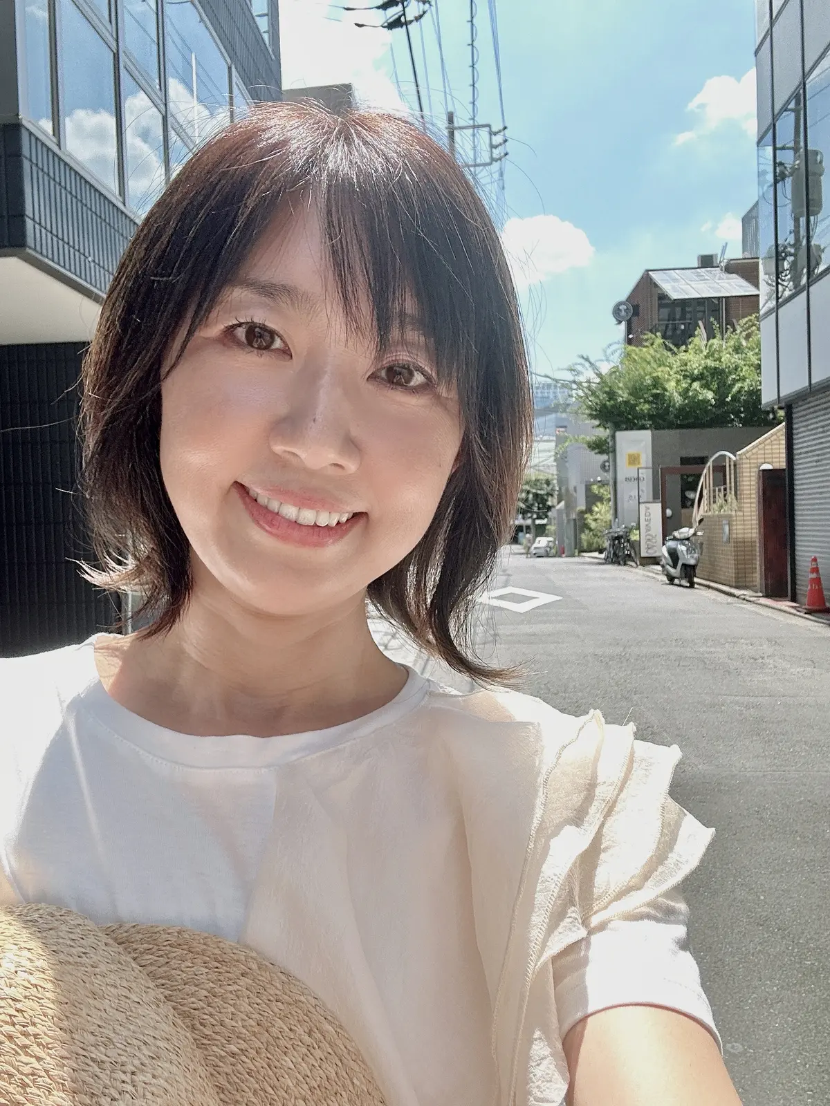 【50代の夏ヘア】帽子も似合うくびれミデの画像_6