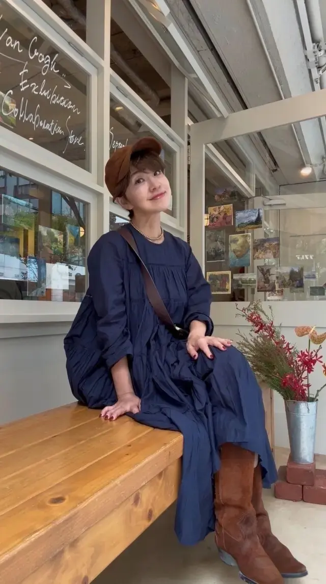 ネイビー×ブラウンで秋色コーデ。神戸おしゃれな空間に包まれるしあわせ