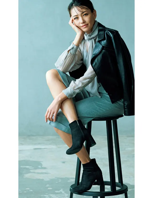 「黒ショートブーツ」太めヒール