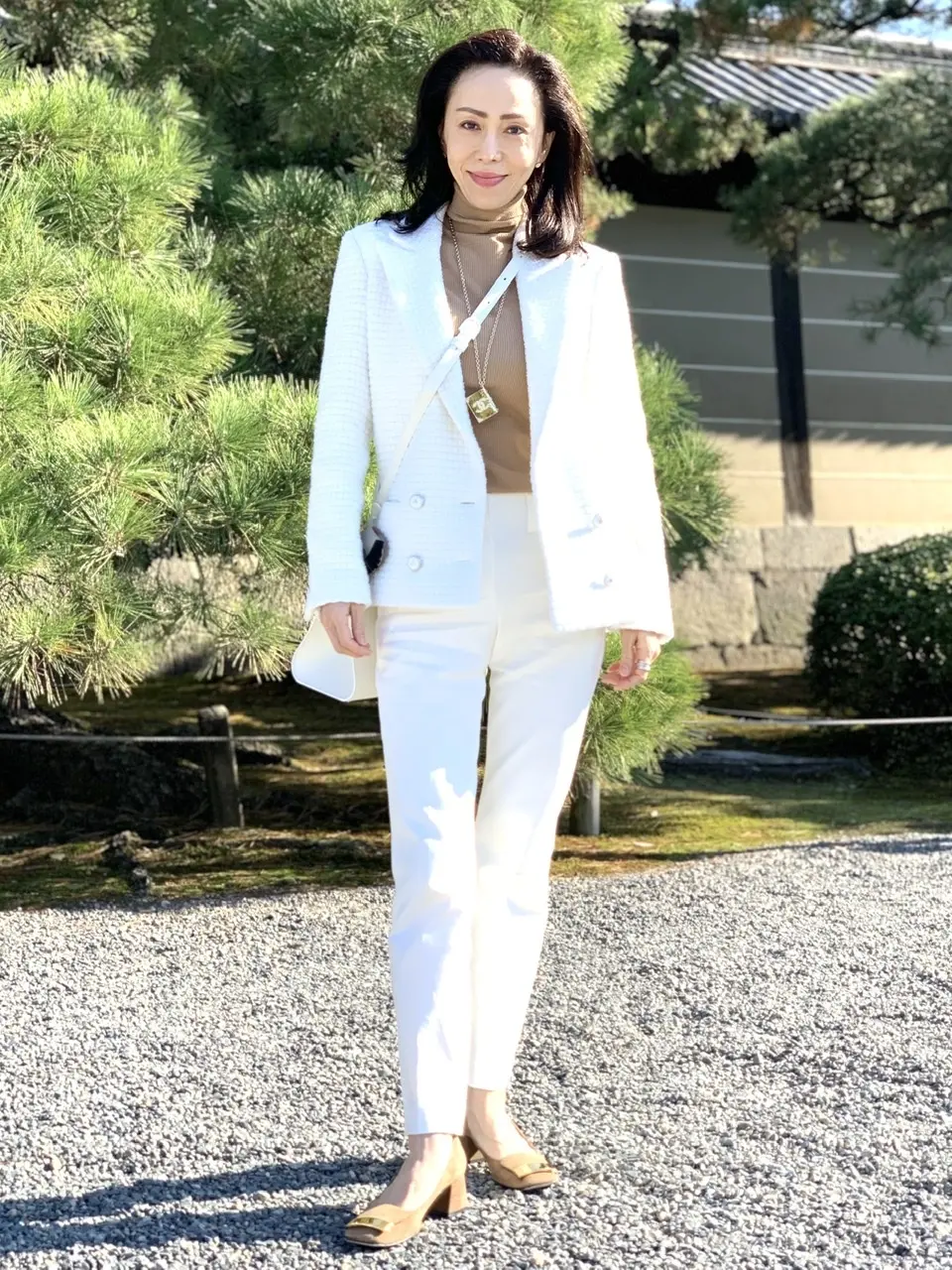 インナーは「Theory」のタートルニット