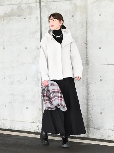 GUコージーメルトンショートフーディコートに合わせたアラフィーコーデ