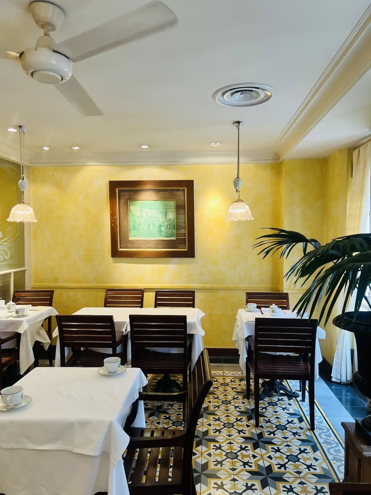 人がいっぱいになる前に写真を撮りました