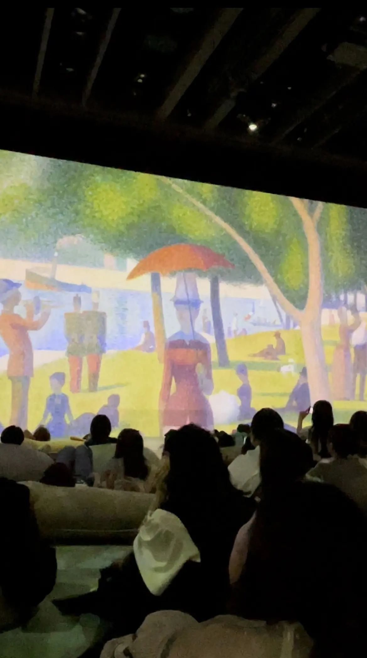 Immersive Museum TOKYO 2023、イマーシブミュージアムTOKYO 2023、ミュージアム内、映像、ジョルジュ・スーラ、点描写、ポスト印象派、印象派