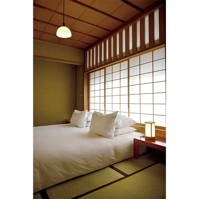 寝室のマットレスはマニフレックス製で心地いい