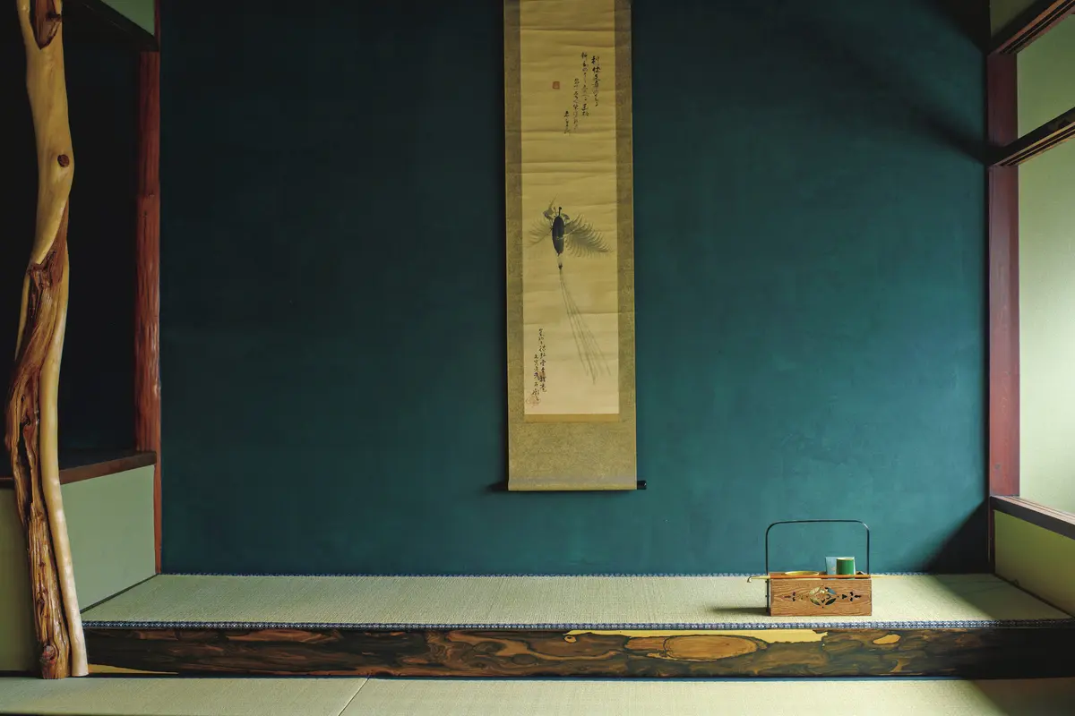 国内旅行　金沢　和食　茶の遊 鈴おき　金沢ならではの格調高い青を基調とした色壁の2階の座敷