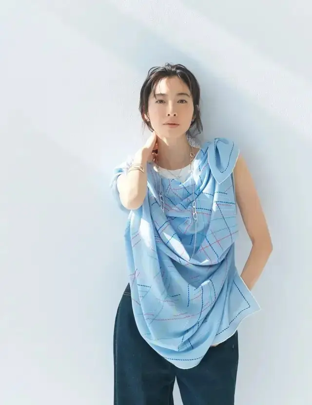 みずみずしい気品を放つライトブルーとシルバー。心の中に風が通るよう