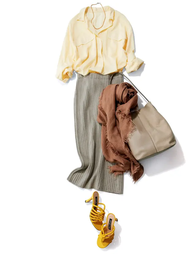 アースカラーになじみつつも華のある「イエロー2点投入」