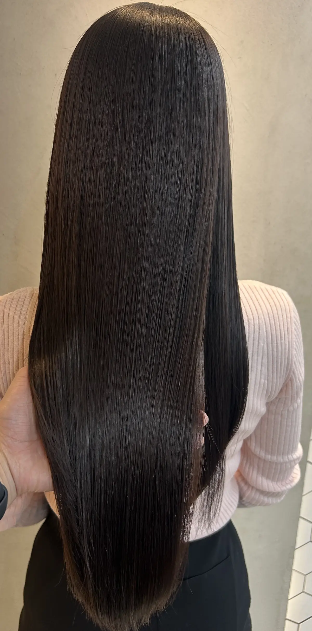 年齢を重ねても、ロングヘアを続けている理の画像_3