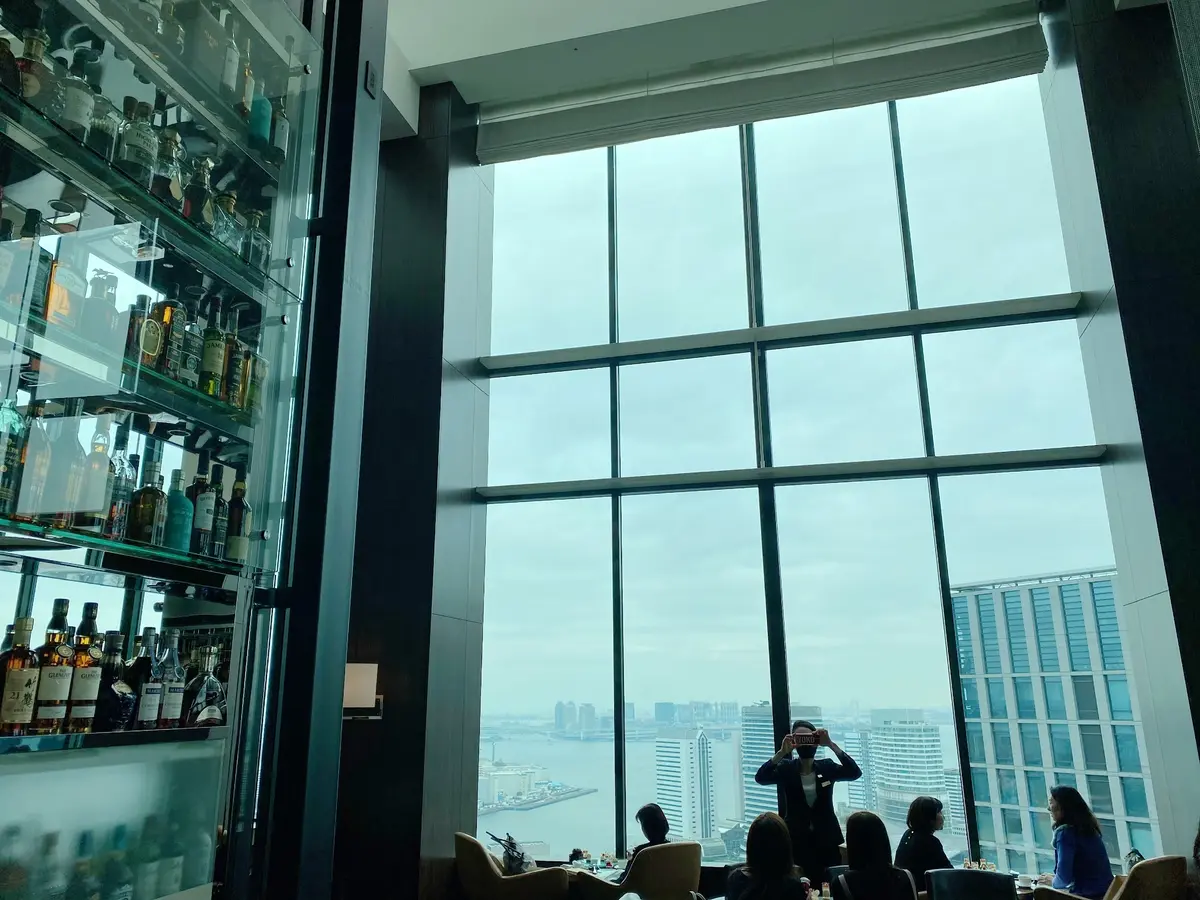 キャメル×ブラック綺麗目コーデの画像_2