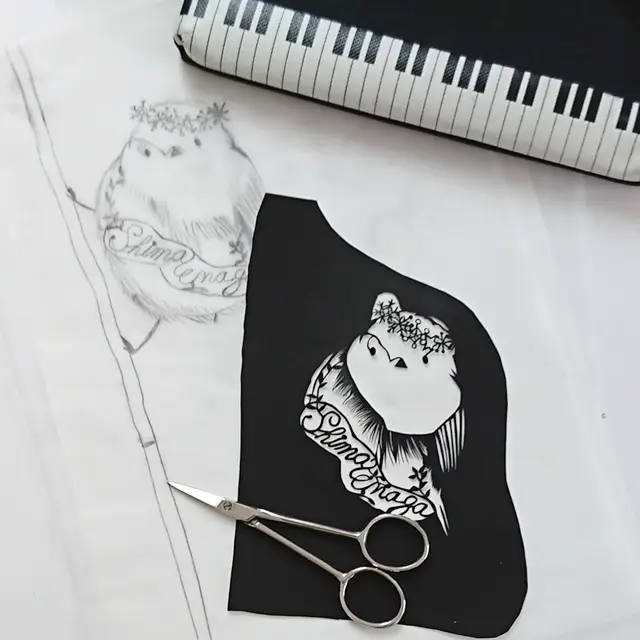 レース切り絵は、紙の図案とレース切り絵専用ハサミで作る切り絵です♪