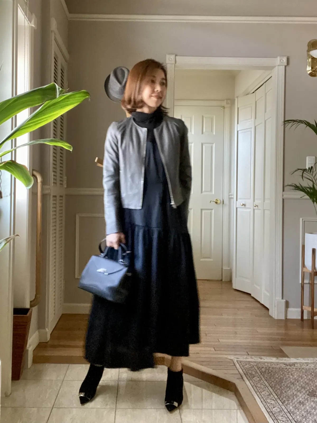 黒ワンピースのコーデの画像_3