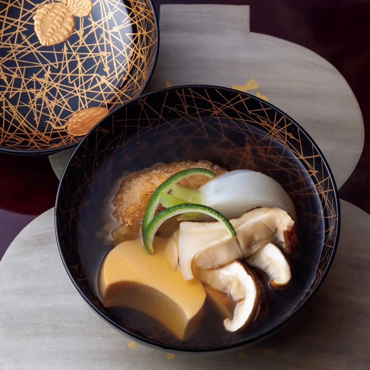 新米を衣にした甘鯛、 卵豆腐、松茸の「豊年椀」